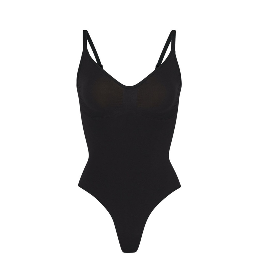 SKIMS Seamless sculpt thong bodysuit